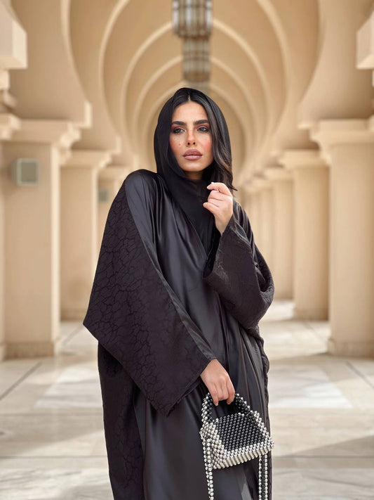 Satin Abaya, stay