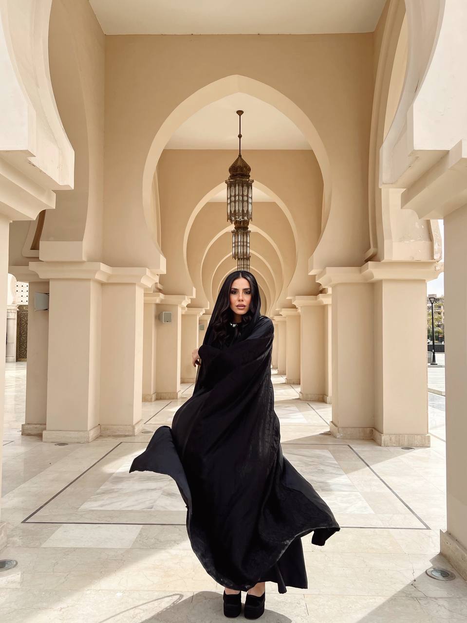 Satin Abaya, stay